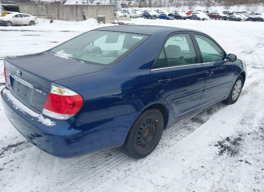 Photo 4 of 2005 Toyota Camry LE (VIN 4T1BE30K75U018522)