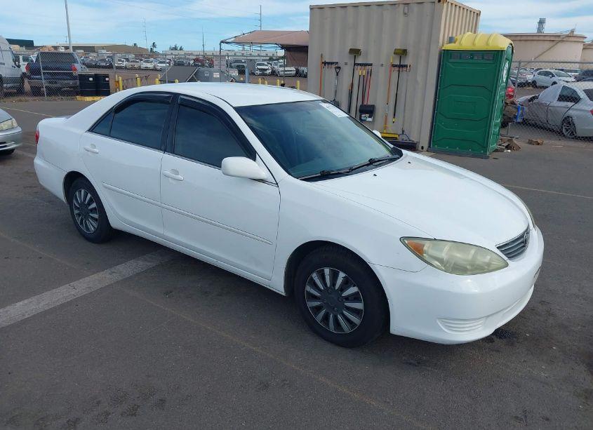 2005 Toyota Camry LE (VIN 4T1BE30K75U023865) main photo