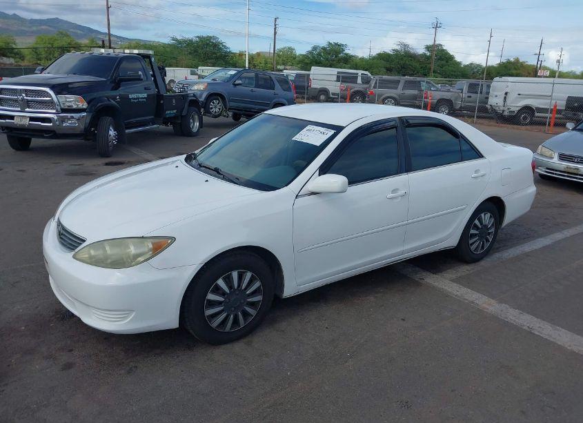 Photo 2 of 2005 Toyota Camry LE (VIN 4T1BE30K75U023865)