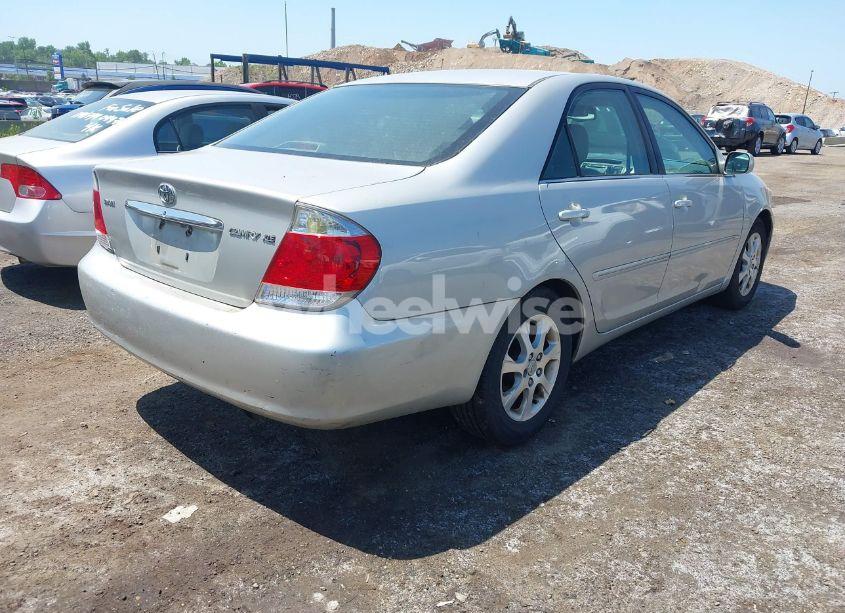 Photo 4 of 2005 Toyota Camry XLE (VIN 4T1BE30K75U059636)