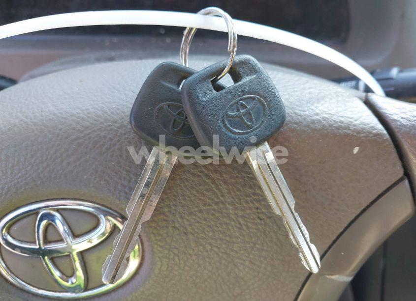 Photo 11 of 2005 Toyota Camry LE (VIN 4T1BE30K75U087985)