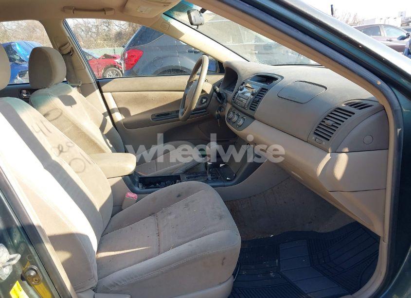 Photo 5 of 2005 Toyota Camry LE (VIN 4T1BE30K75U087985)