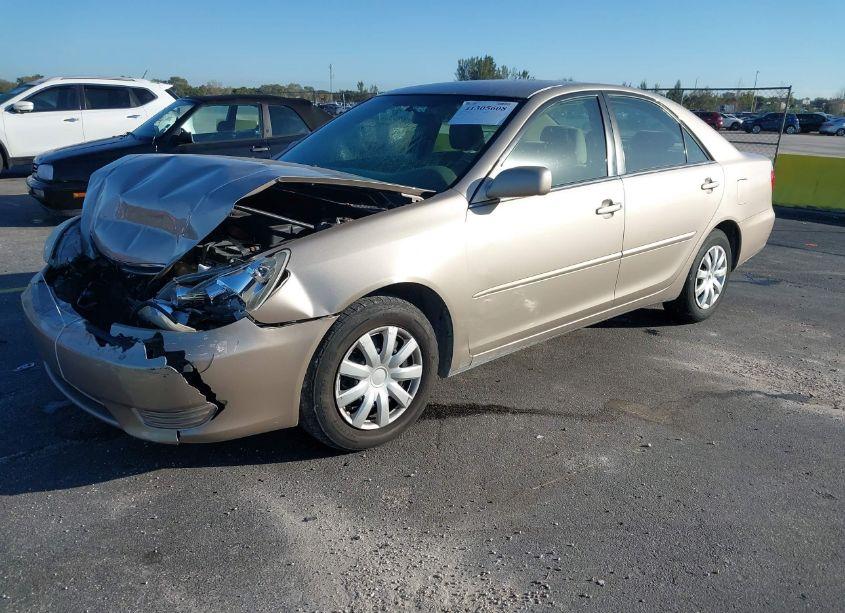 Photo 2 of 2005 Toyota Camry LE (VIN 4T1BE30K75U420282)