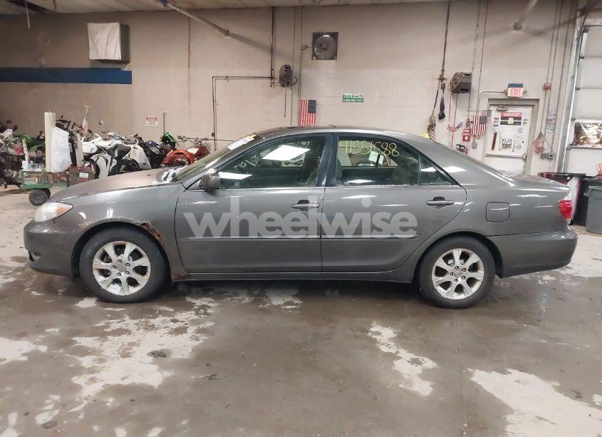 Photo 12 of 2005 Toyota Camry XLE (VIN 4T1BE30K75U507311)