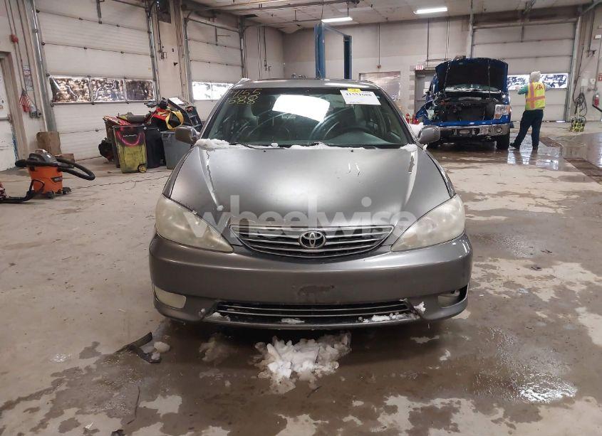 Photo 13 of 2005 Toyota Camry XLE (VIN 4T1BE30K75U507311)