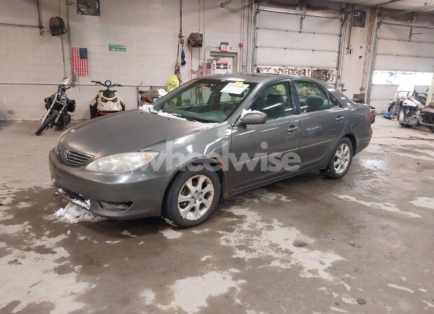 Photo 2 of 2005 Toyota Camry XLE (VIN 4T1BE30K75U507311)