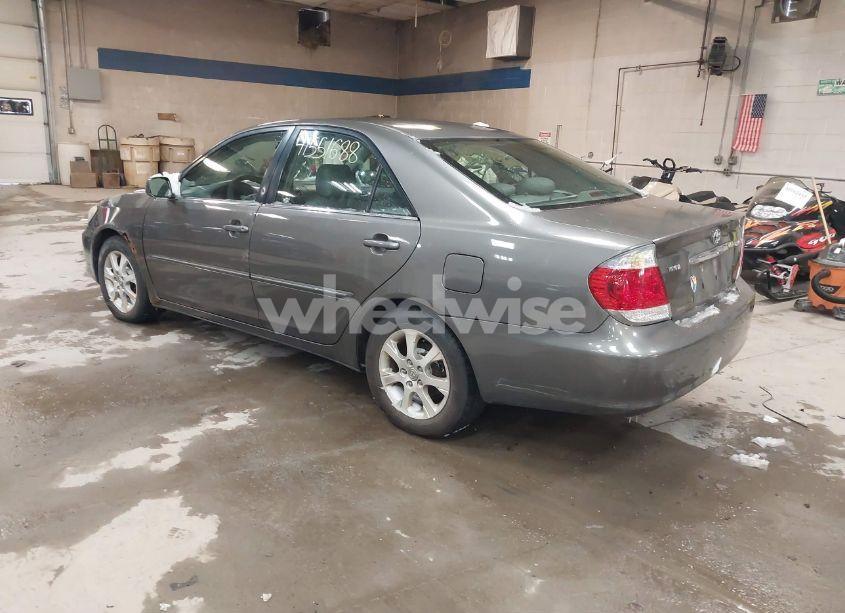 Photo 3 of 2005 Toyota Camry XLE (VIN 4T1BE30K75U507311)
