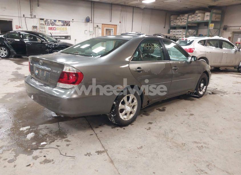 Photo 4 of 2005 Toyota Camry XLE (VIN 4T1BE30K75U507311)