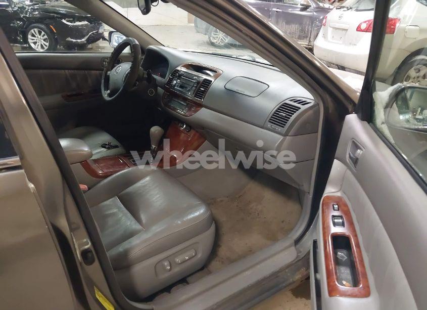 Photo 5 of 2005 Toyota Camry XLE (VIN 4T1BE30K75U507311)