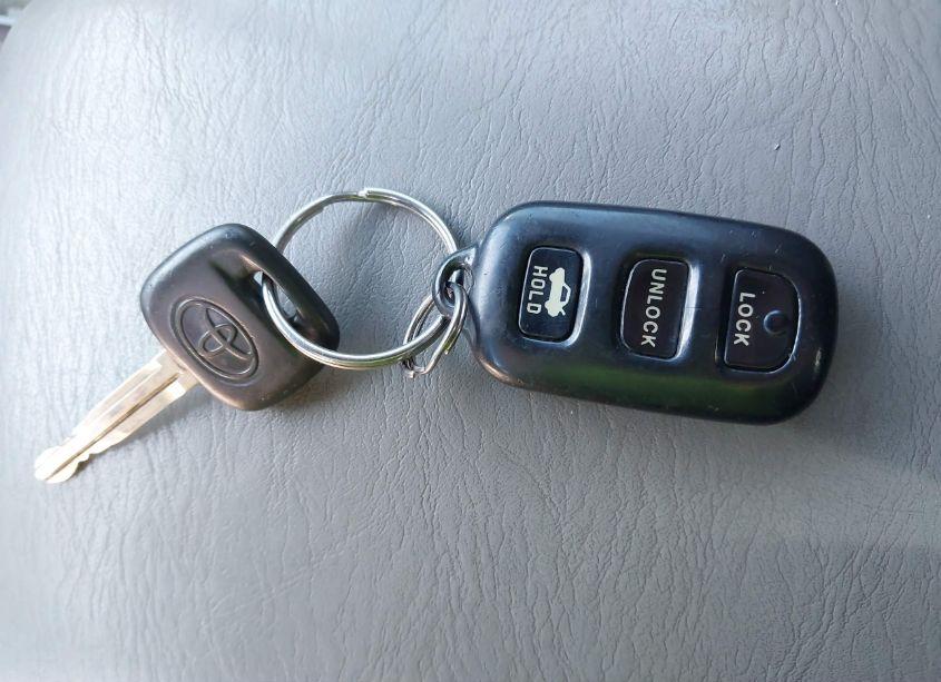 Photo 11 of 2005 Toyota Camry LE (VIN 4T1BE30K75U526425)