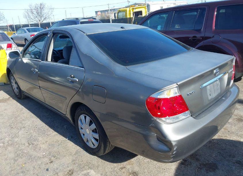 Photo 3 of 2005 Toyota Camry LE (VIN 4T1BE30K75U526425)