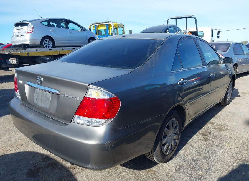 Photo 4 of 2005 Toyota Camry LE (VIN 4T1BE30K75U526425)