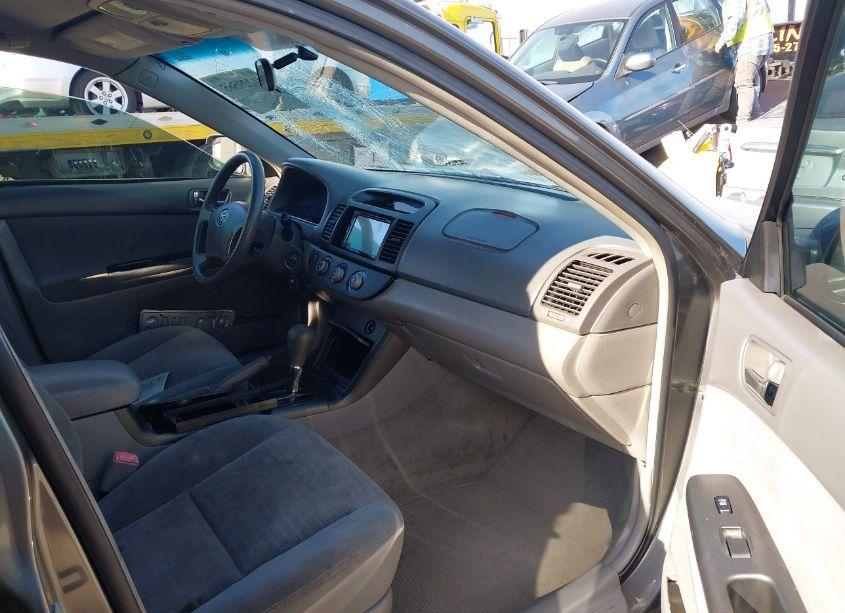 Photo 5 of 2005 Toyota Camry LE (VIN 4T1BE30K75U526425)