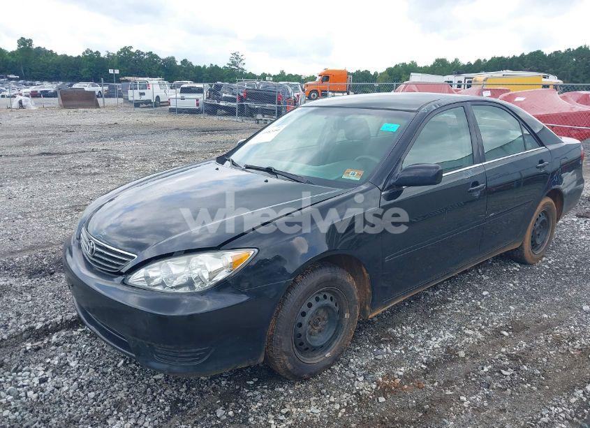 Photo 2 of 2005 Toyota Camry LE (VIN 4T1BE30K75U589377)