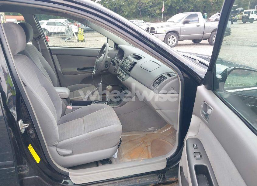 Photo 5 of 2005 Toyota Camry LE (VIN 4T1BE30K75U589377)