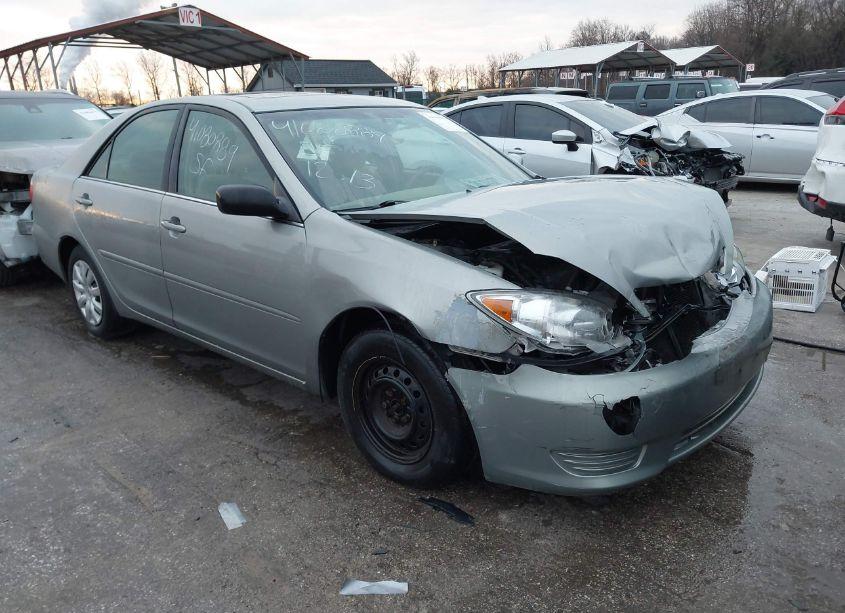 2005 Toyota Camry LE (VIN 4T1BE30K75U618781) main photo