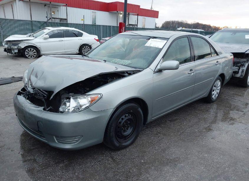 Photo 2 of 2005 Toyota Camry LE (VIN 4T1BE30K75U618781)