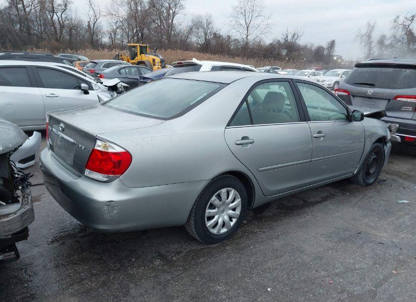 Photo 4 of 2005 Toyota Camry LE (VIN 4T1BE30K75U618781)