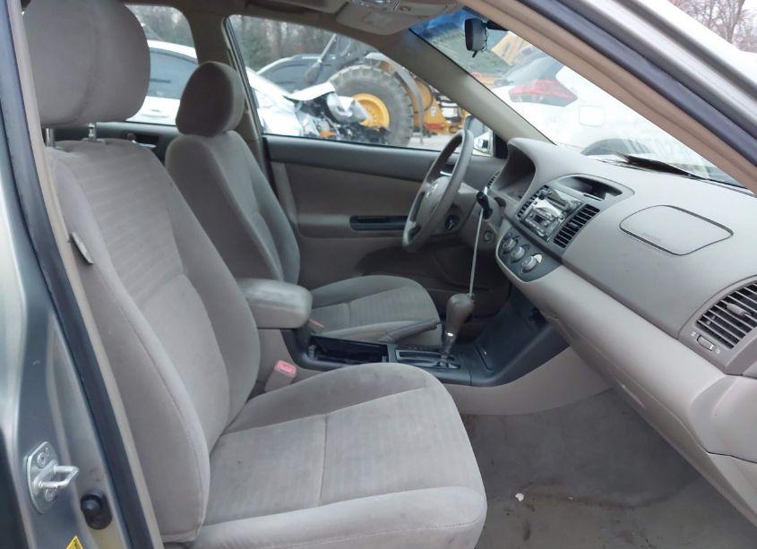 Photo 5 of 2005 Toyota Camry LE (VIN 4T1BE30K75U618781)