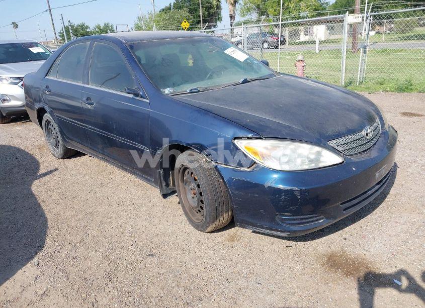 2002 Toyota Camry LE (VIN 4T1BE30K82U553189) main photo