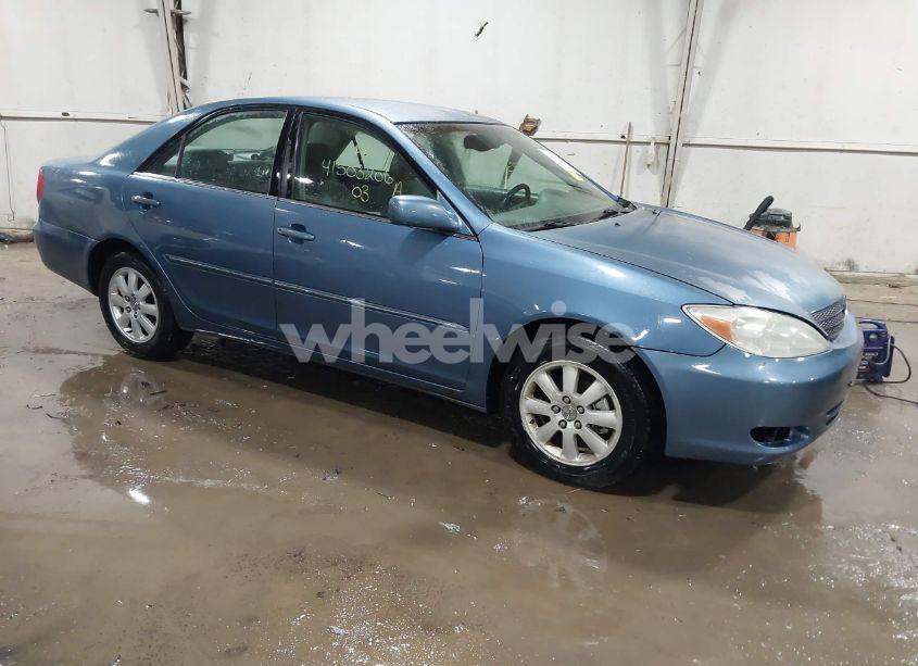 2003 Toyota Camry XLE (VIN 4T1BE30K83U752132) main photo