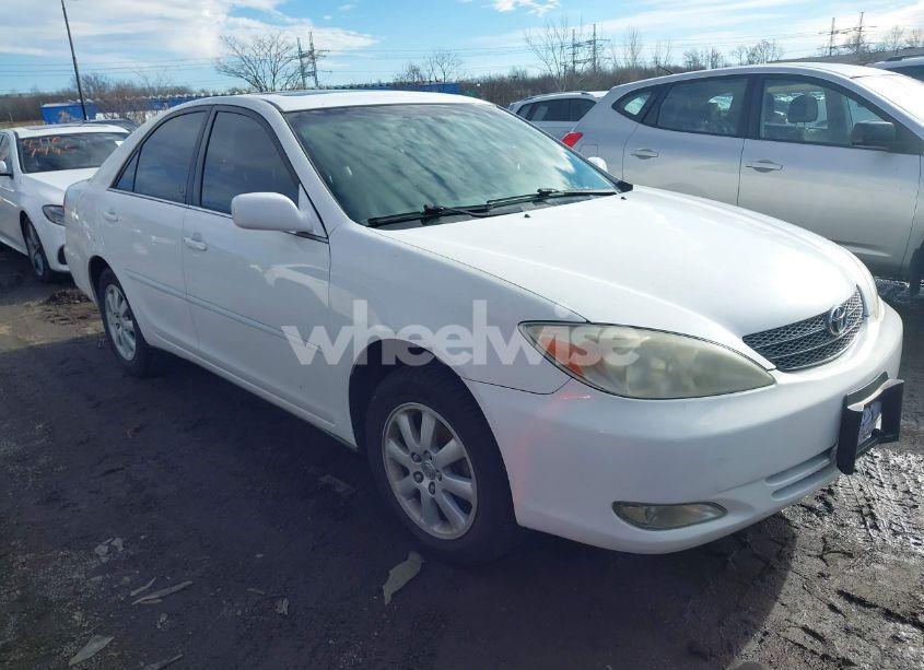 2004 Toyota Camry XLE (VIN 4T1BE30K84U269922) main photo