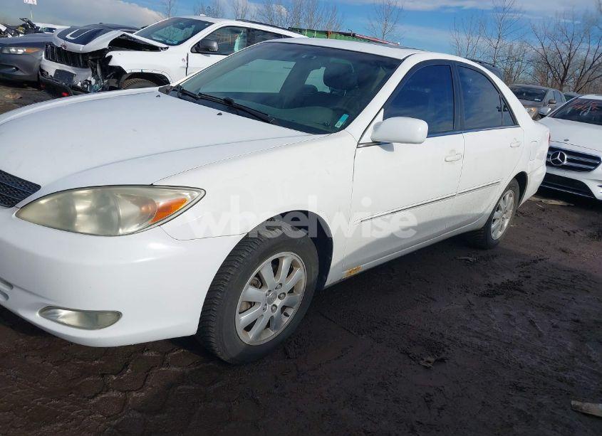 Photo 2 of 2004 Toyota Camry XLE (VIN 4T1BE30K84U269922)