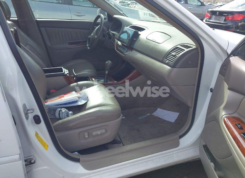 Photo 5 of 2004 Toyota Camry XLE (VIN 4T1BE30K84U269922)