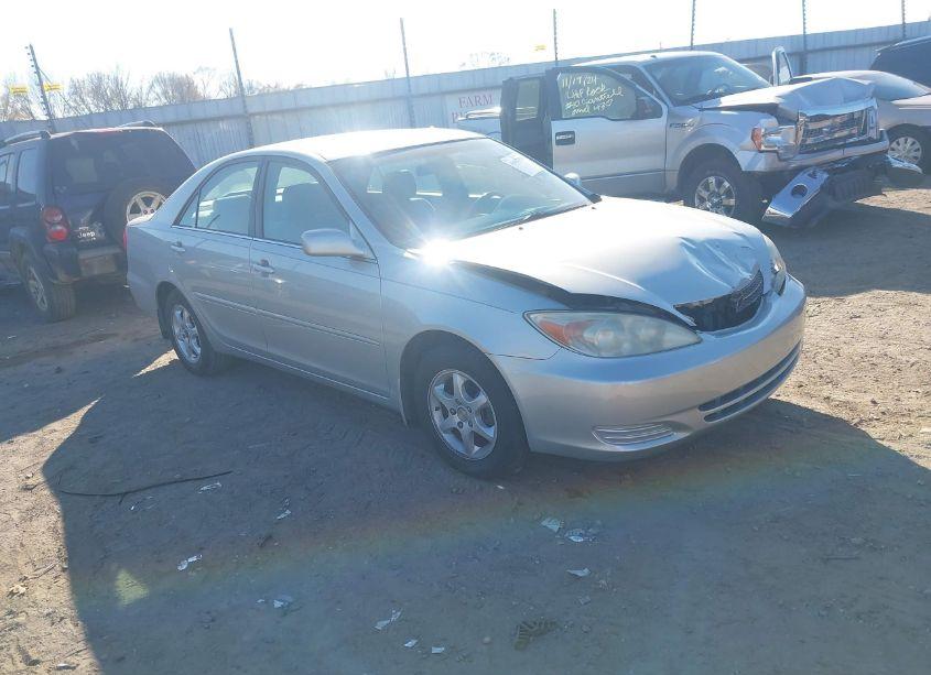 2004 Toyota Camry LE (VIN 4T1BE30K84U280550) main photo