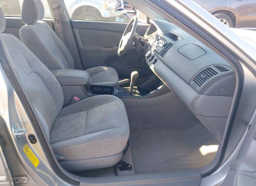 Photo 5 of 2004 Toyota Camry LE (VIN 4T1BE30K84U280550)