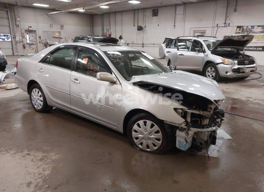 2004 Toyota Camry XLE (VIN 4T1BE30K84U290978) main photo