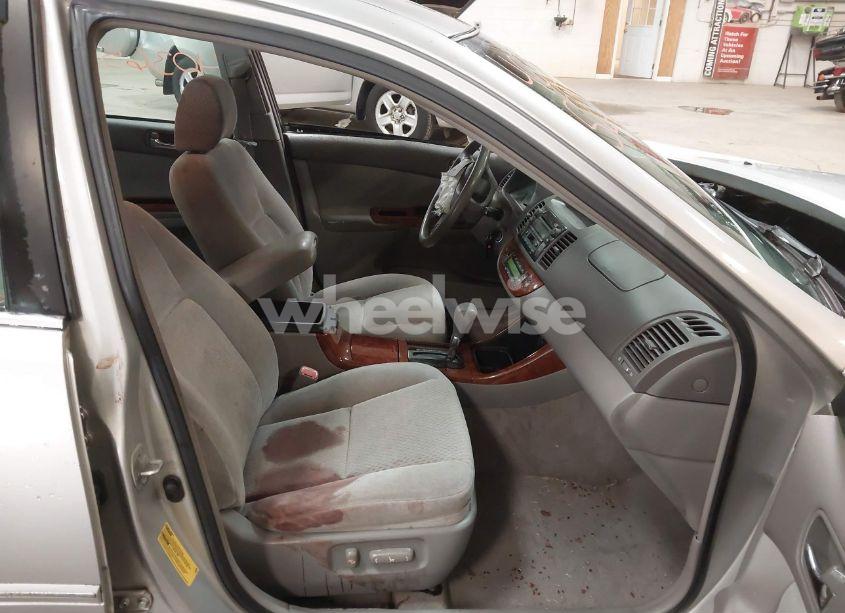 Photo 5 of 2004 Toyota Camry XLE (VIN 4T1BE30K84U290978)