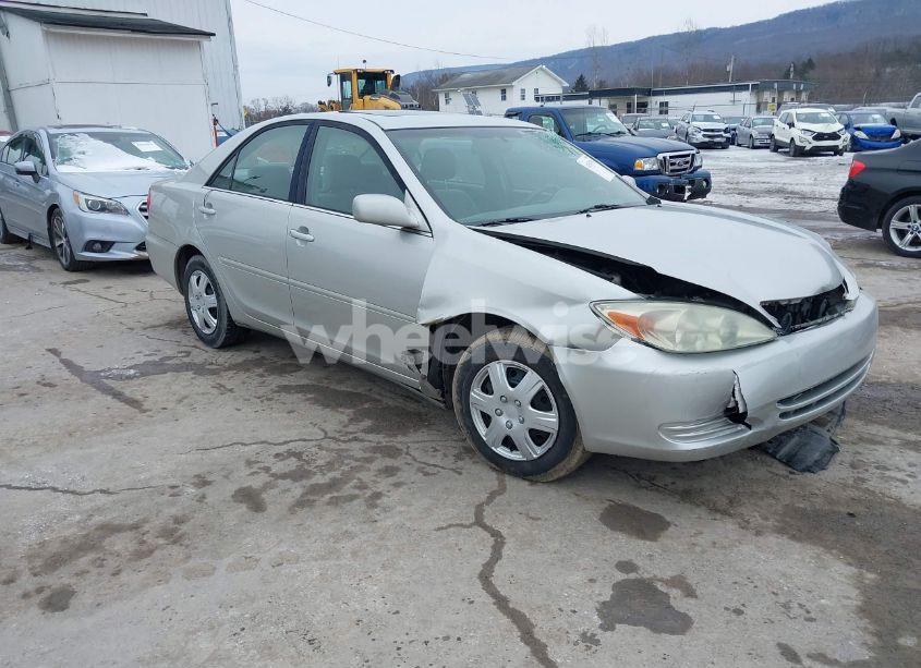 2004 Toyota Camry LE (VIN 4T1BE30K84U865581) main photo