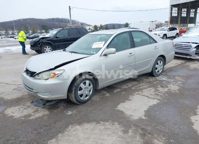 Photo 2 of 2004 Toyota Camry LE (VIN 4T1BE30K84U865581)