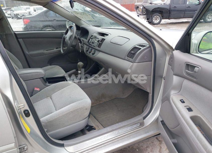 Photo 5 of 2004 Toyota Camry LE (VIN 4T1BE30K84U865581)