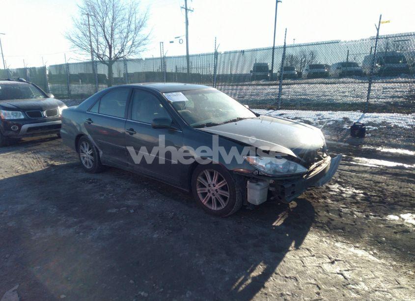 2005 Toyota Camry XLE (VIN 4T1BE30K85U049360) main photo