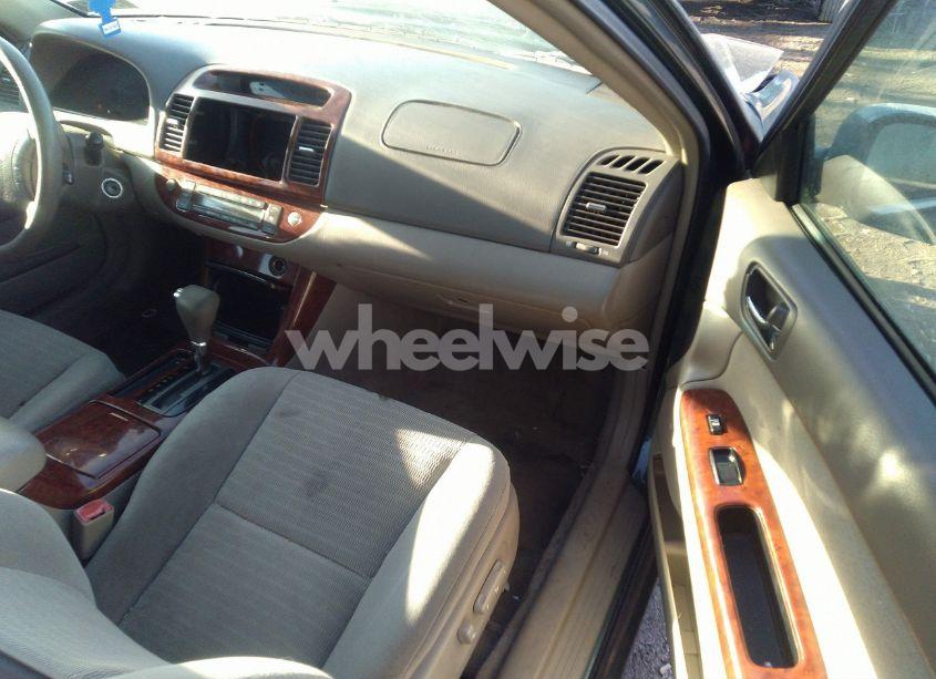 Photo 5 of 2005 Toyota Camry XLE (VIN 4T1BE30K85U049360)