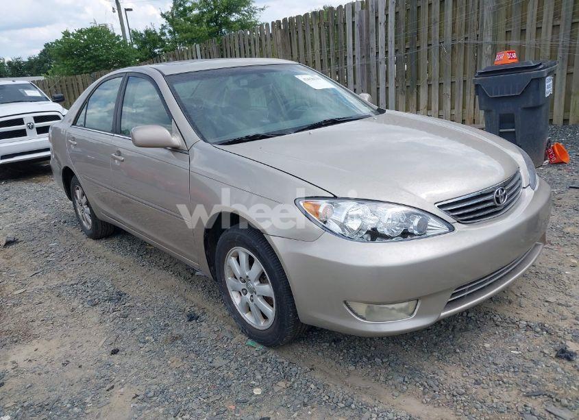 2005 Toyota Camry XLE (VIN 4T1BE30K85U103112) main photo
