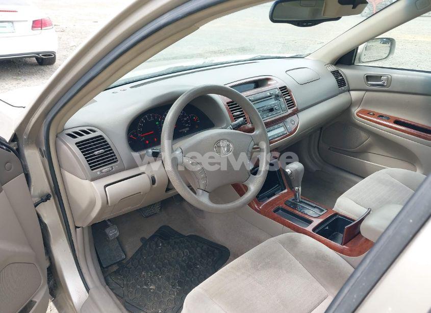 Photo 5 of 2005 Toyota Camry XLE (VIN 4T1BE30K85U103112)