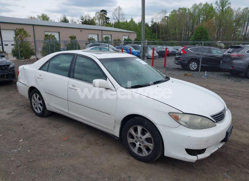 2005 Toyota Camry XLE (VIN 4T1BE30K85U418816) main photo