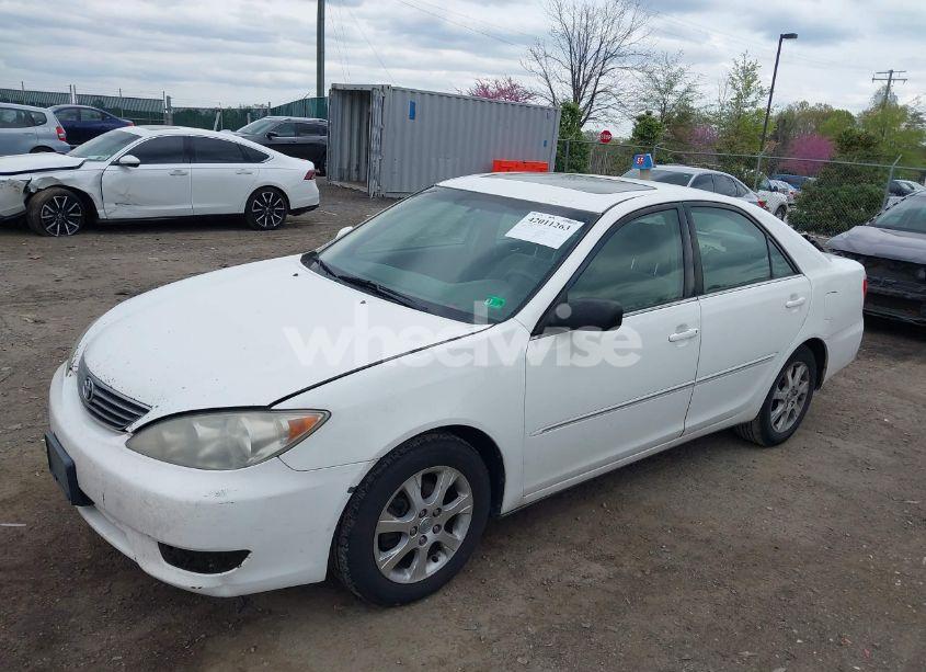 Photo 2 of 2005 Toyota Camry XLE (VIN 4T1BE30K85U418816)