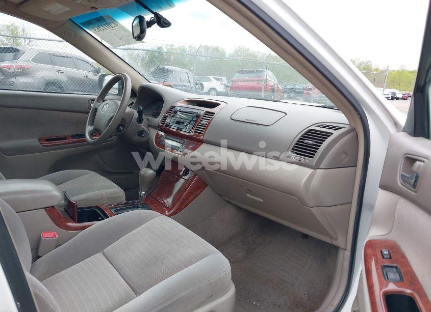Photo 5 of 2005 Toyota Camry XLE (VIN 4T1BE30K85U418816)
