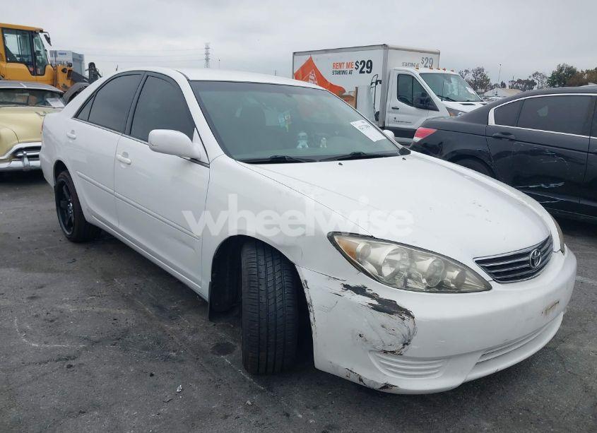 2005 Toyota Camry LE (VIN 4T1BE30K85U434661) main photo