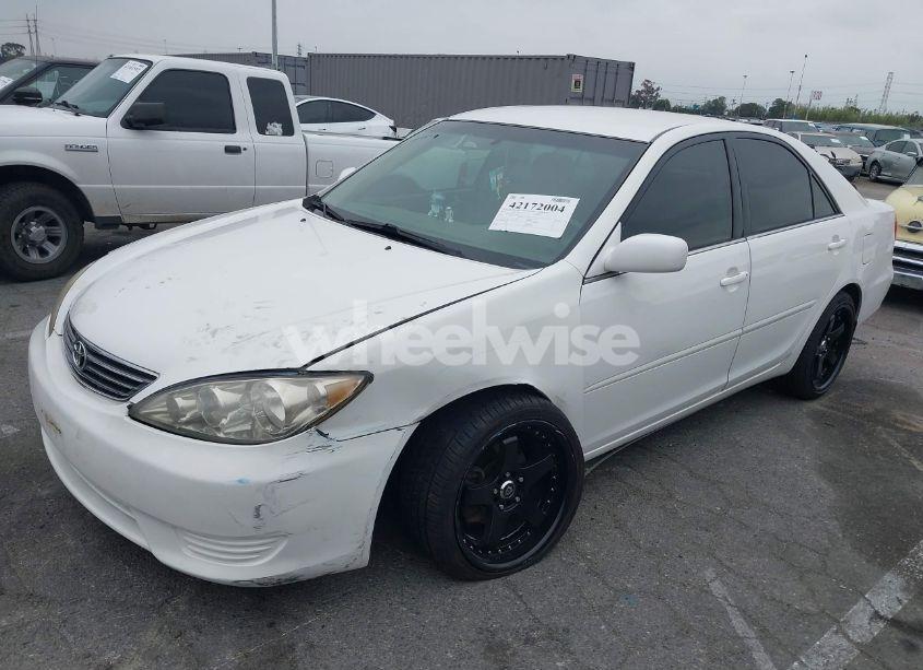 Photo 2 of 2005 Toyota Camry LE (VIN 4T1BE30K85U434661)