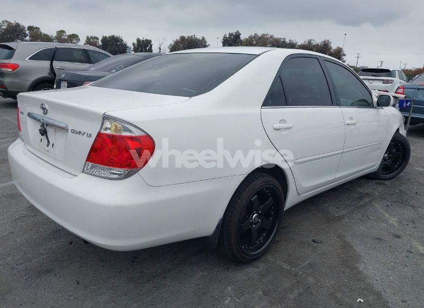 Photo 4 of 2005 Toyota Camry LE (VIN 4T1BE30K85U434661)