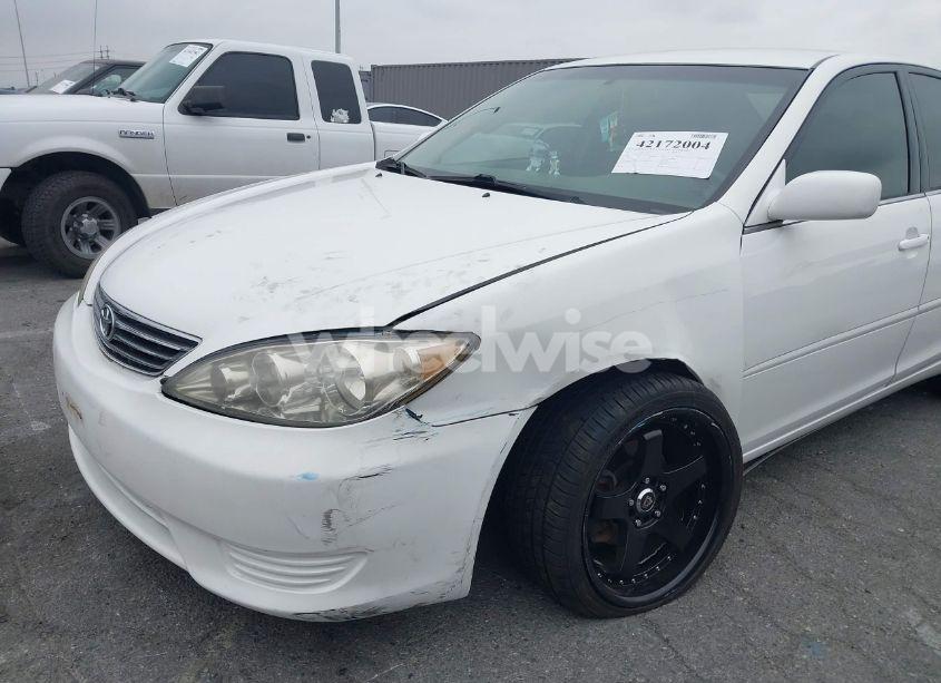 Photo 6 of 2005 Toyota Camry LE (VIN 4T1BE30K85U434661)