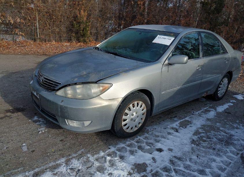 Photo 2 of 2005 Toyota Camry XLE (VIN 4T1BE30K85U971255)