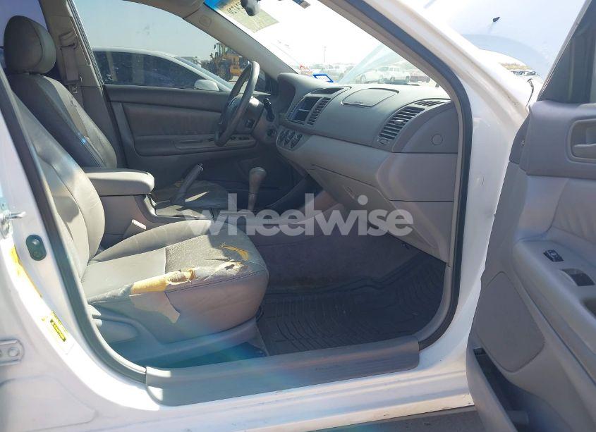 Photo 5 of 2002 Toyota Camry LE (VIN 4T1BE30K92U026293)