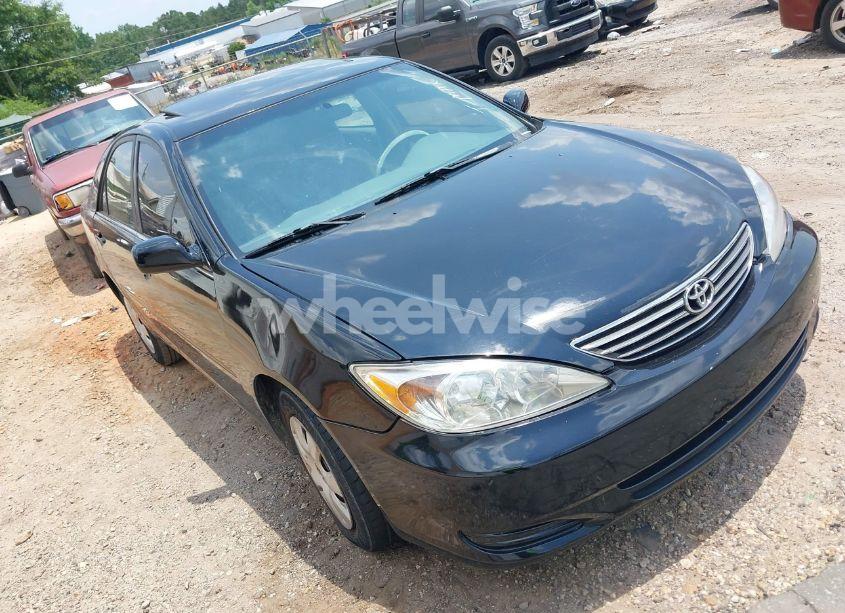 2002 Toyota Camry LE (VIN 4T1BE30K92U091788) main photo