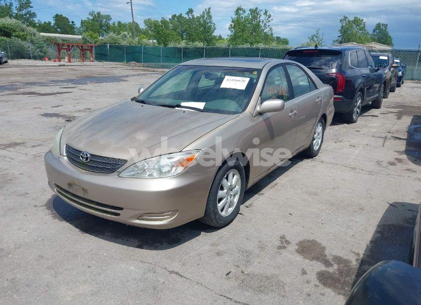 Photo 2 of 2002 Toyota Camry XLE (VIN 4T1BE30K92U591112)